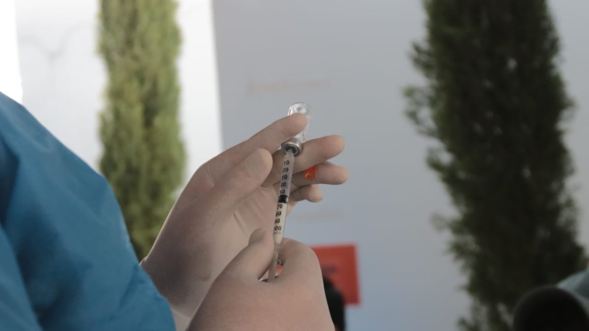 El Gobierno está a la espera de 3,7 millones de dosis de vacunas para poder avanzar con su plan de vacunación.