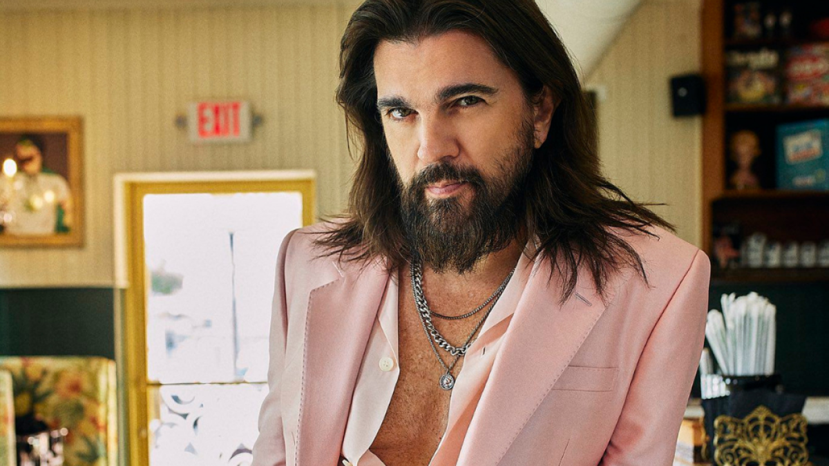 Juanes tiene 48 años.