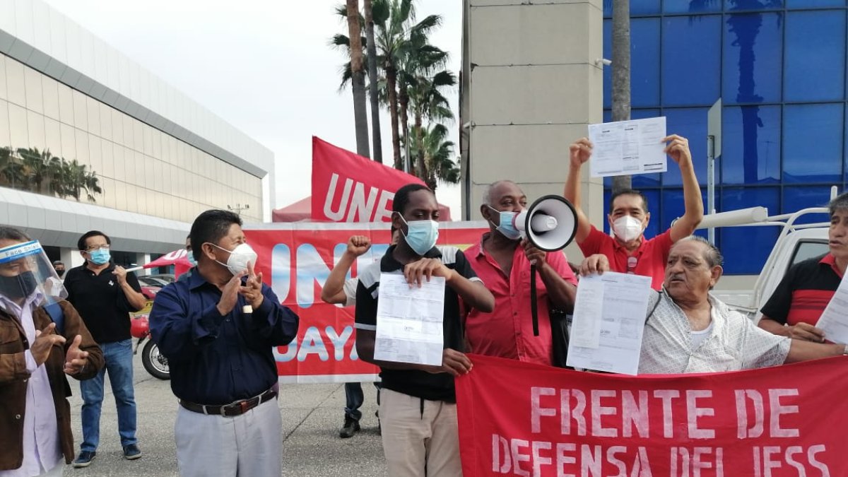 Con foto de medidor y factura en mano los ciudadanos llegaron a reclamar.
