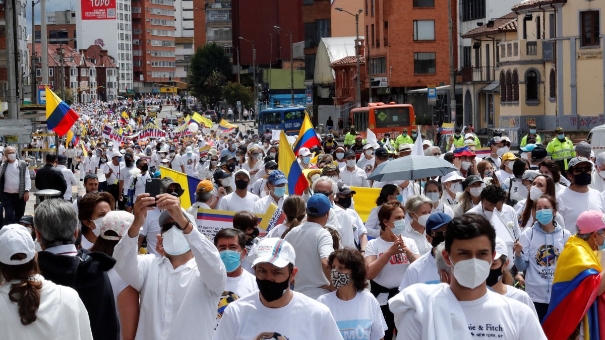 Miles de personas fueron registradas este domingo, durante una marcha que rechaza y pide el fin del 