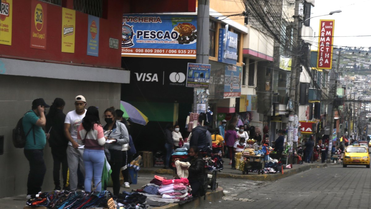 Se estima que Quito tiene 42.000 vendedores informales.