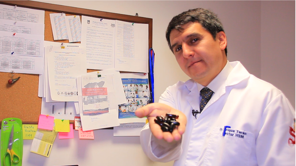 Enrique Terán es médico e investigador. Tiene un PHD en farmacología.