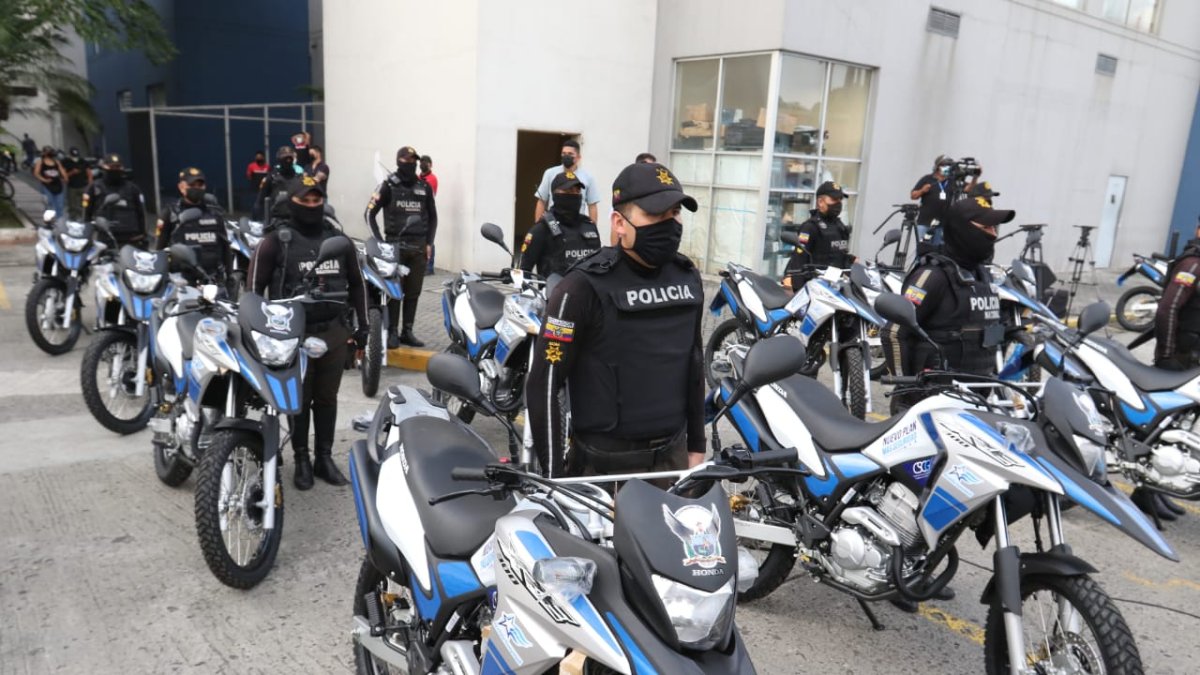 En el Cuartel Modelo, el Municipio de Guayaquil realizó la entrega de equipamiento a la Policía Nacional.