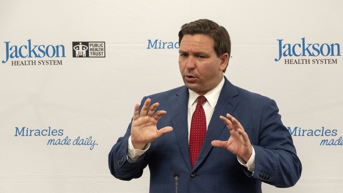 En la imagen, el gobernador de Florida, Ron DeSantis.