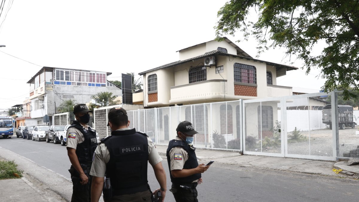 La detención del fiscal tiene relación con un dictamen que dejó en libertad al supuesto lider de una organización implicada en asesinatos en el cantón Durán.