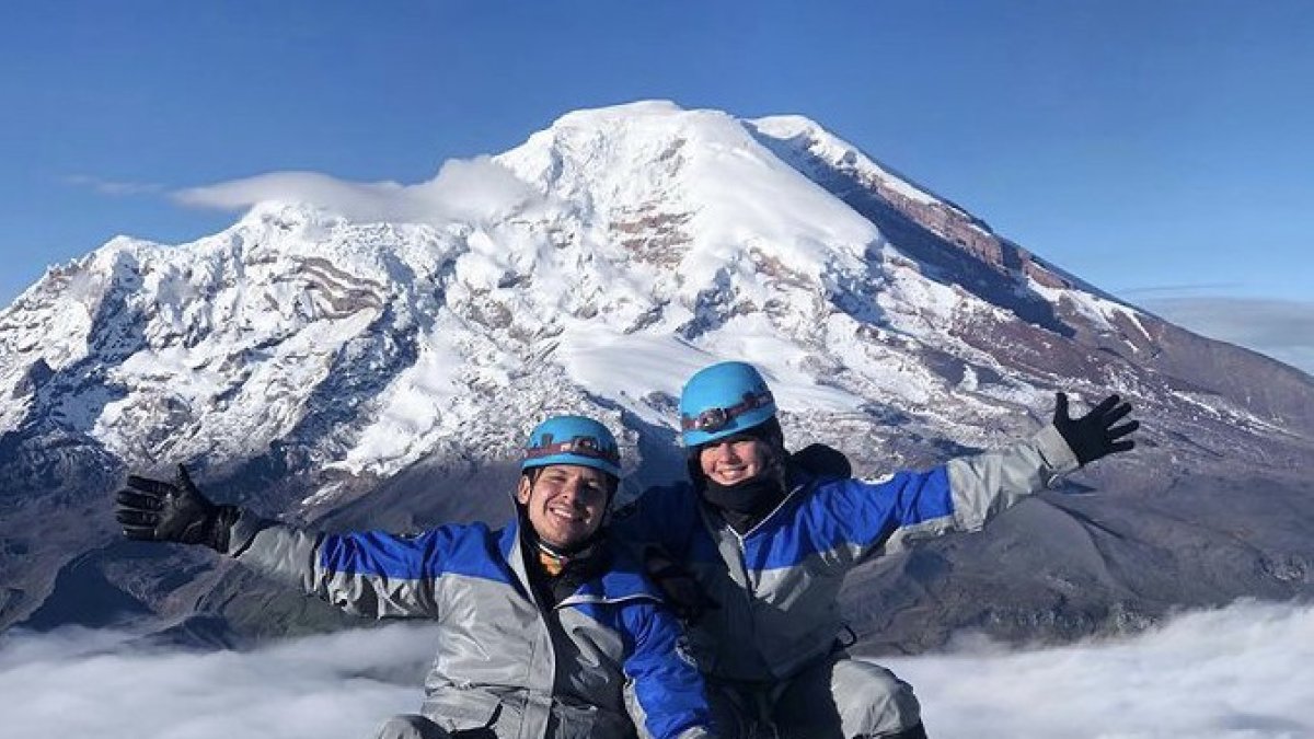 Víctor y Génesis en el volcán Carihuairazo.
