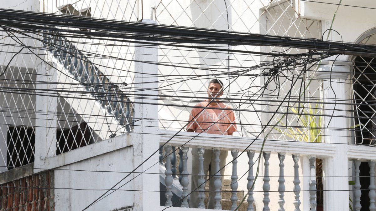 La Garzota. En las avenidas Hermano Miguel y Guillermo Pareja, quienes viven en casas de 2 o más pisos conviven ya con el problema.