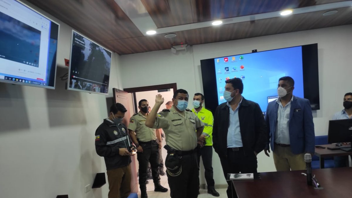 Los altos mando policiales de la Zona 7 inauguraron la sala de crisis.