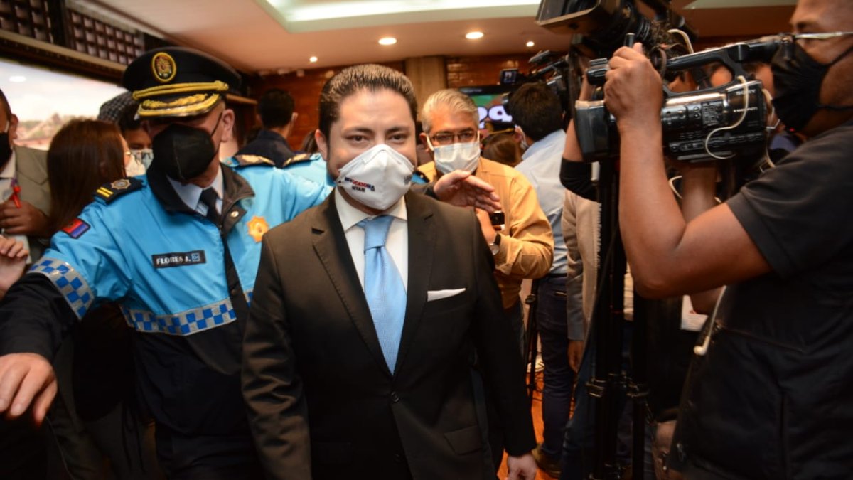 El denunciante Marcelo Hallo retiró su pedido de remoción. El segundo pedido se analizará en la tarde.