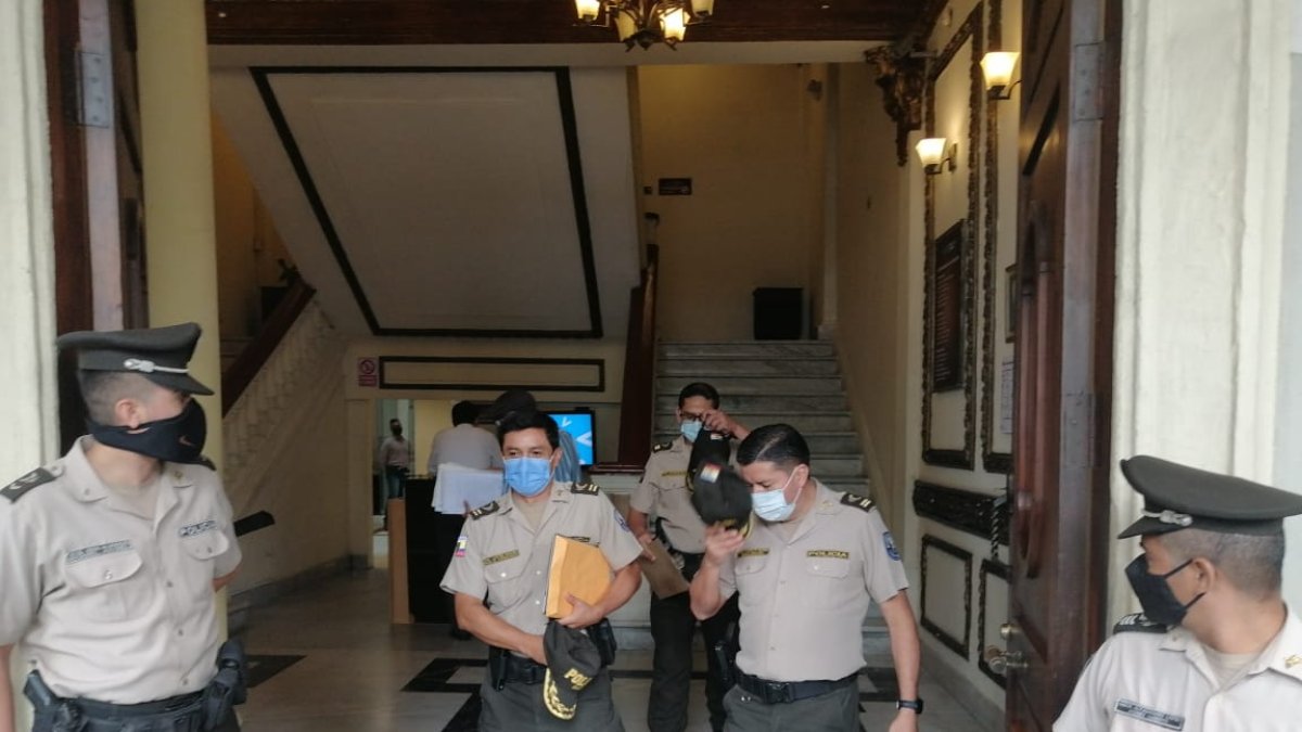 Hace unos minutos culminó una reunión a puerta cerrada entre las autoridades de la provincia.