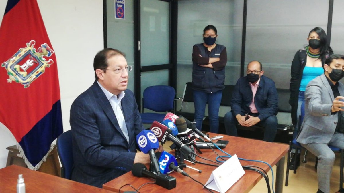 Santiago Guarderas dijo en rueda de prensa que Yunda todavía el alcalde de la capital en funciones.