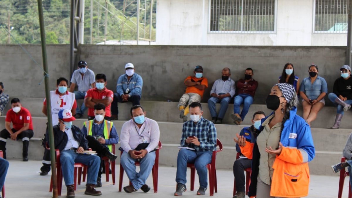 La cita congregó a autoridades, técnicos y la comunidad afectada del sitio San Luis.