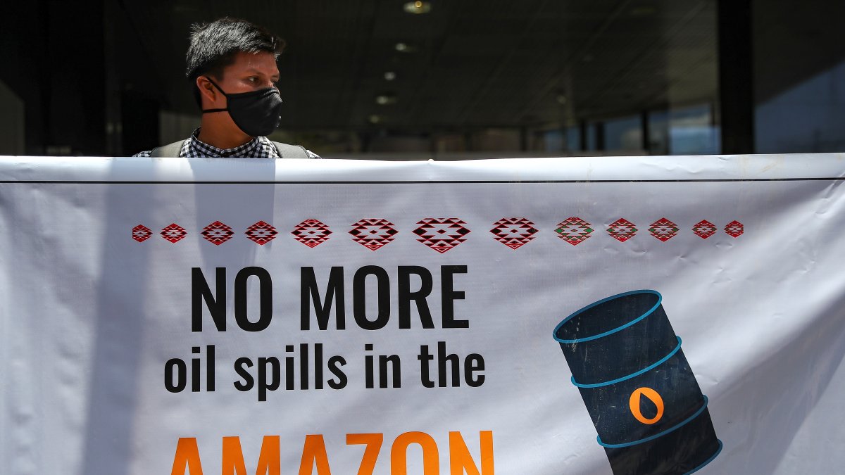 El 7 de abril de 2020 se produjo la rotura de tres conductos de dos oleoductos que van desde la Amazonía hasta la costa ecuatoriana, como consecuencia de un corrimiento de tierra en una región altamente sísmica entre las provincias de Orellana y Sucumbíos.