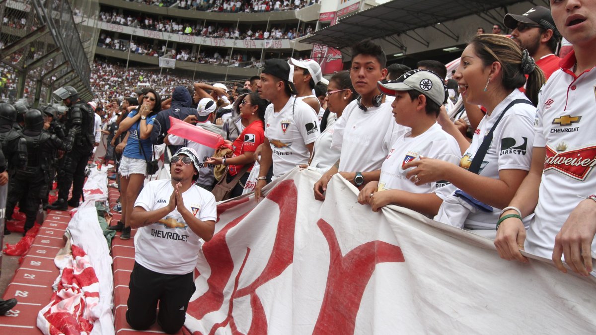 La dirigencia de Liga de Quito y su respaldo a su hinchada se hizo presente.