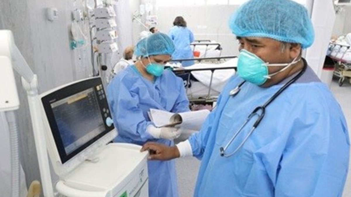 Personal médico en una unidad de salud pública. El sector está dividido en varios subsistemas que pertenecen a diversas entidades.