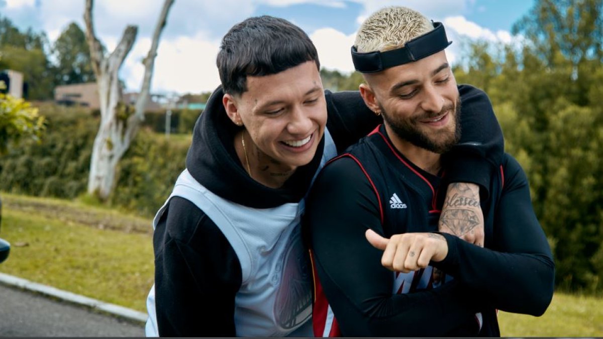 Su relación musical con Maluma nació por casualidad. Blessd se siente agradecido por la ayuda que el reguetonero dio a su carrera.