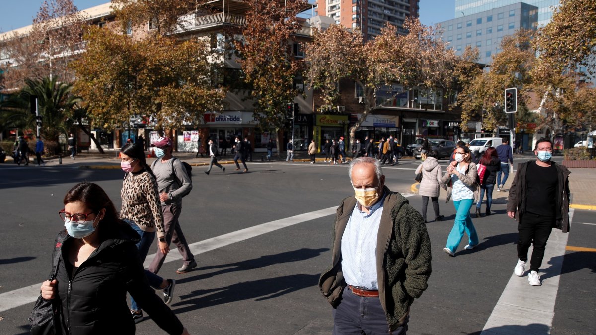 Chile Es uno de los países que registra mayor población vacunada. EFE Alberto Valdes