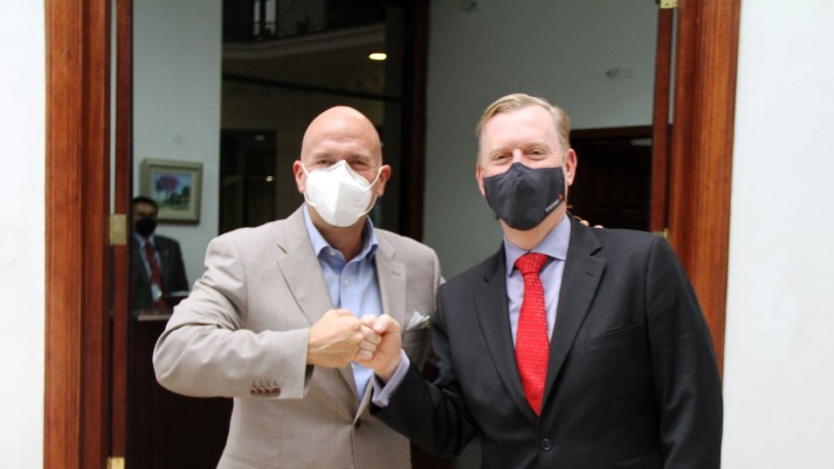 El ministro de Gobierno César Monge y Embajador de EE.UU. Mike Fitzpatrick se reunieron el pasado jueves 3 de junio para tratar temas de cooperación binacional en seguridad.