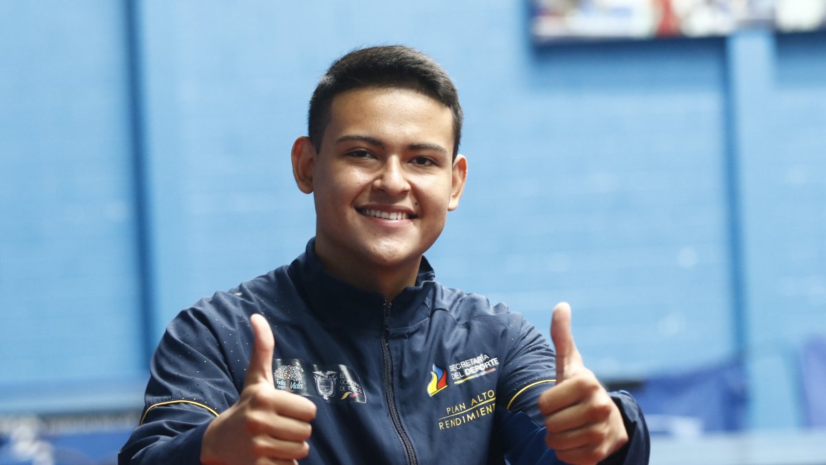 Emiliano firmó primero con el Amager Bordtennis-Klub de Dinamarca por tres meses, con opción a 1 año.