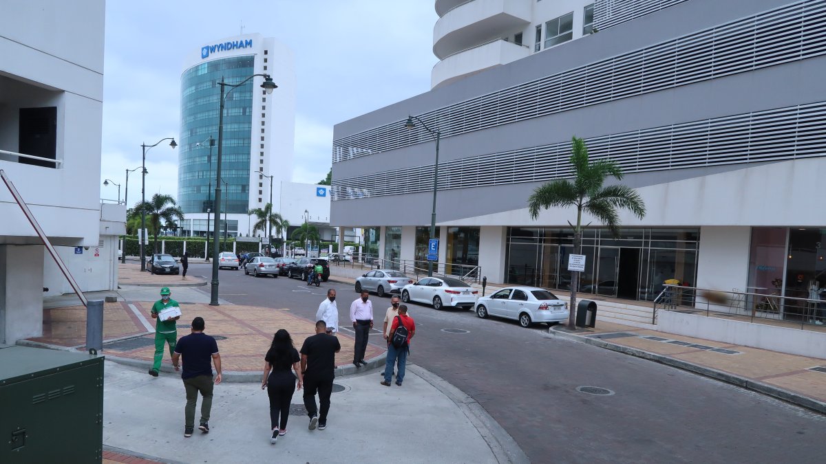 Lugar. Por sus locales de comida y sus bares, el Puerto Santa Ana se convirtió en un atractivo turístico.