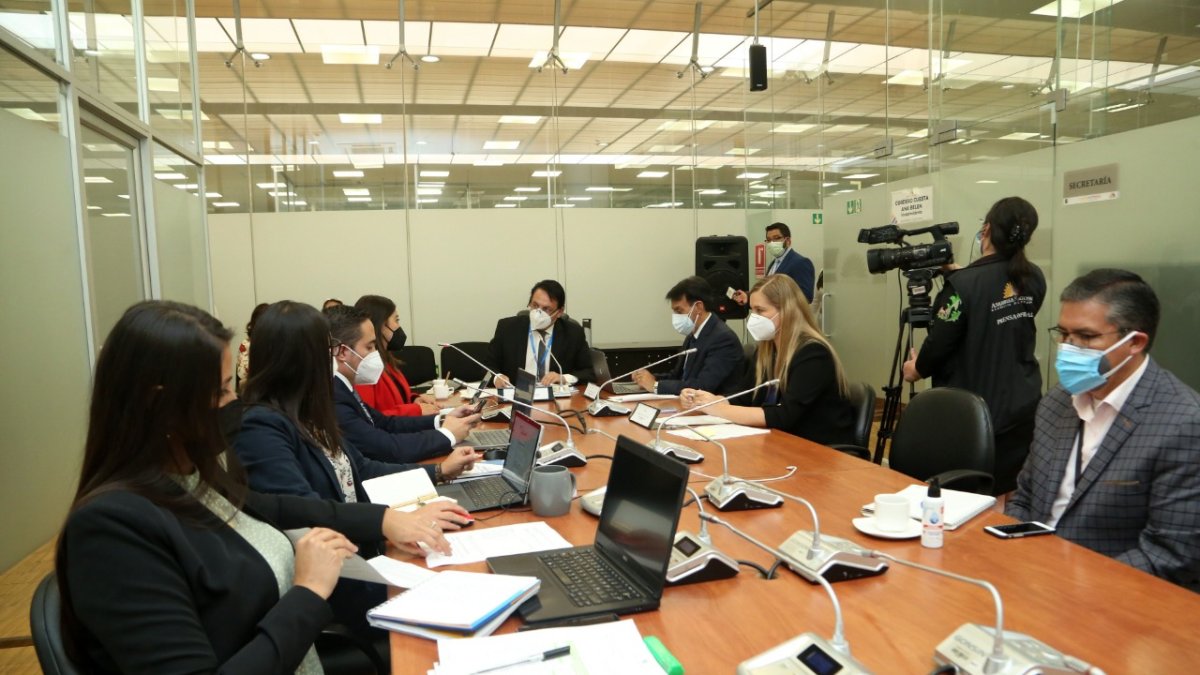 La sesión de la Comisión de Fiscalización se desarrolló de formar mixta: presencial y virtual.