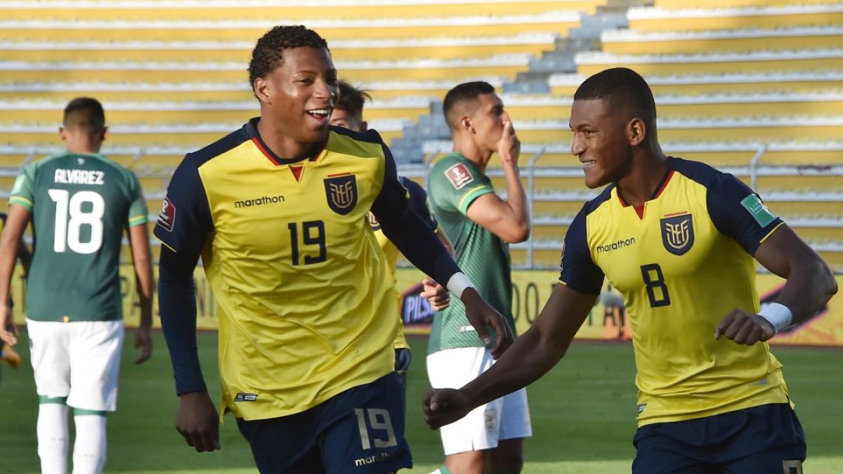 Gruezo (d) estaba en los planes de Alfaro para integrar el once titular en el partido ante Perú.