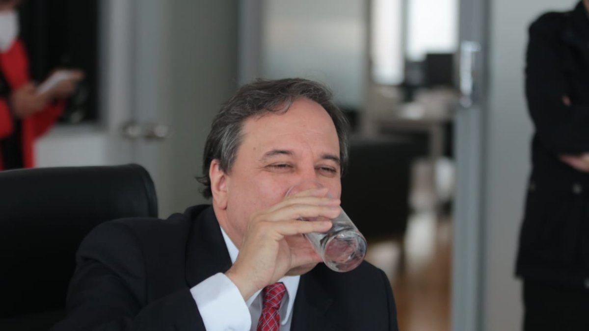 Rueda de prensa del Ministro de Economía y Finanzas, Simón Cueva.