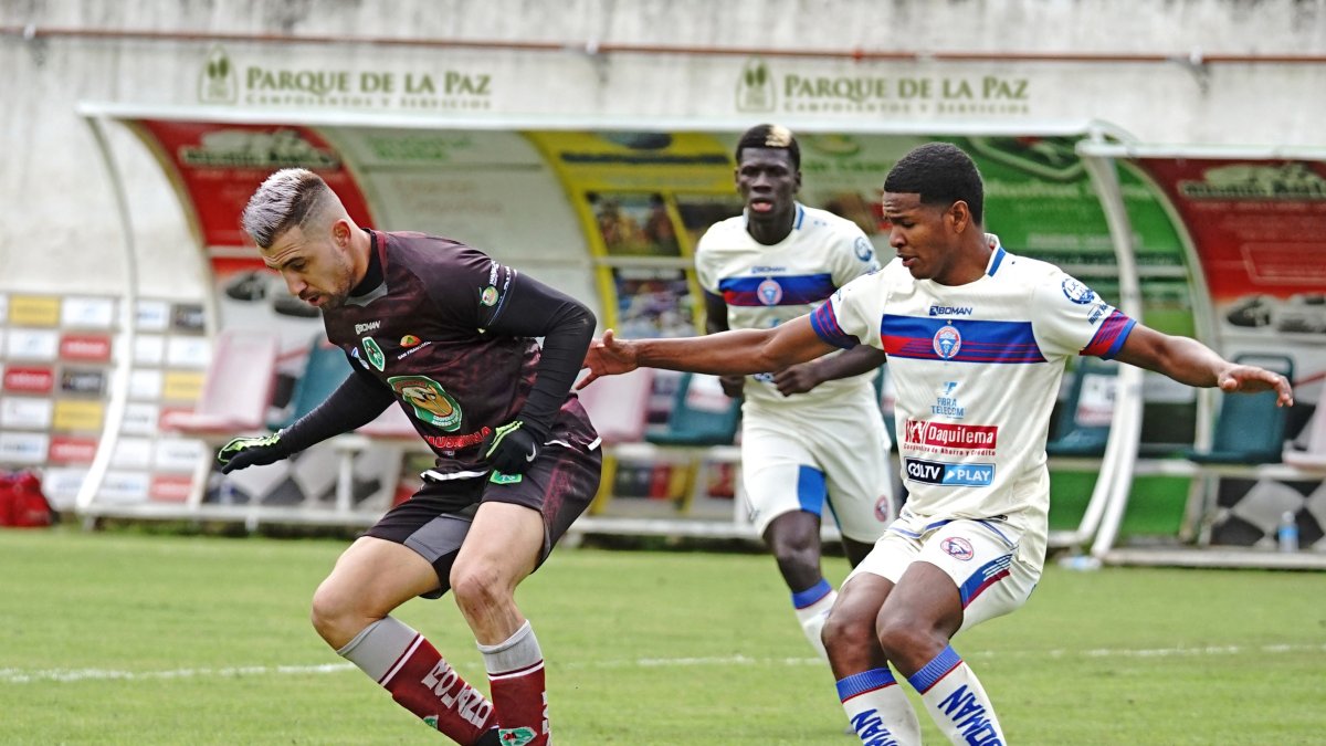 Jonatan Bauman (i) es el goleador de la LigaPro con 12 anotaciones.