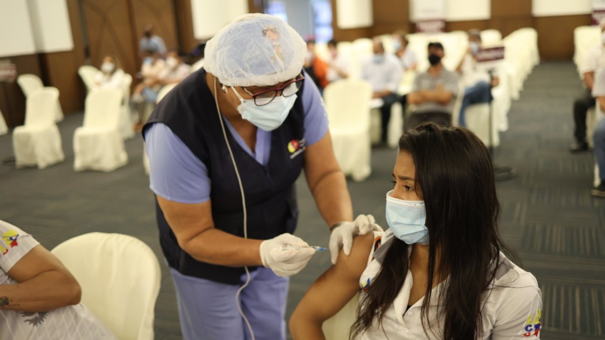 La luchadora ecuatoriana Lucía Yépez ya fue inmunizada.
