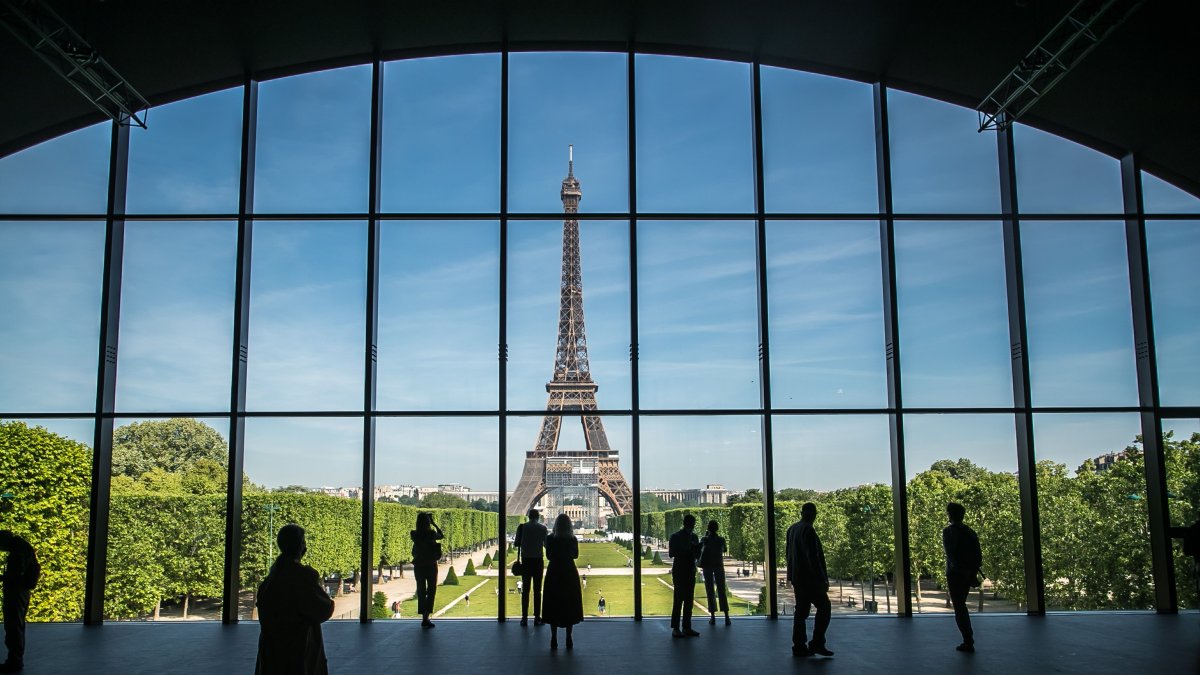 Vista de la Torre Eiffel desde el Grand Palais Ephemere en París, Francia este miércoles.