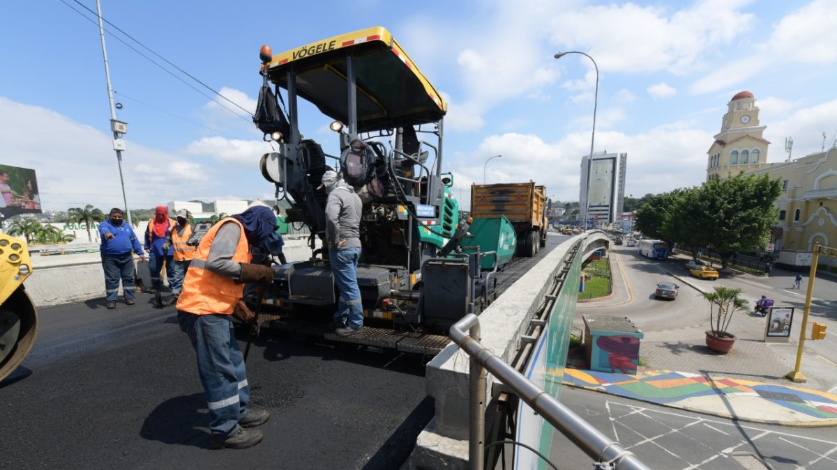 Labor. La carpeta asfáltica es reemplazada.