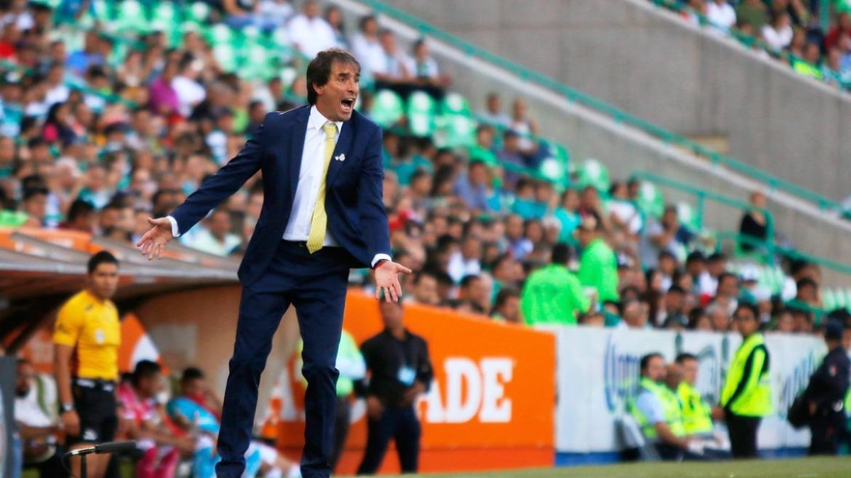 Guillermo Almada, extécnico de Barcelona y actualmente en el Santos Laguna, es conocedor del juego uruguayo y tricolor.