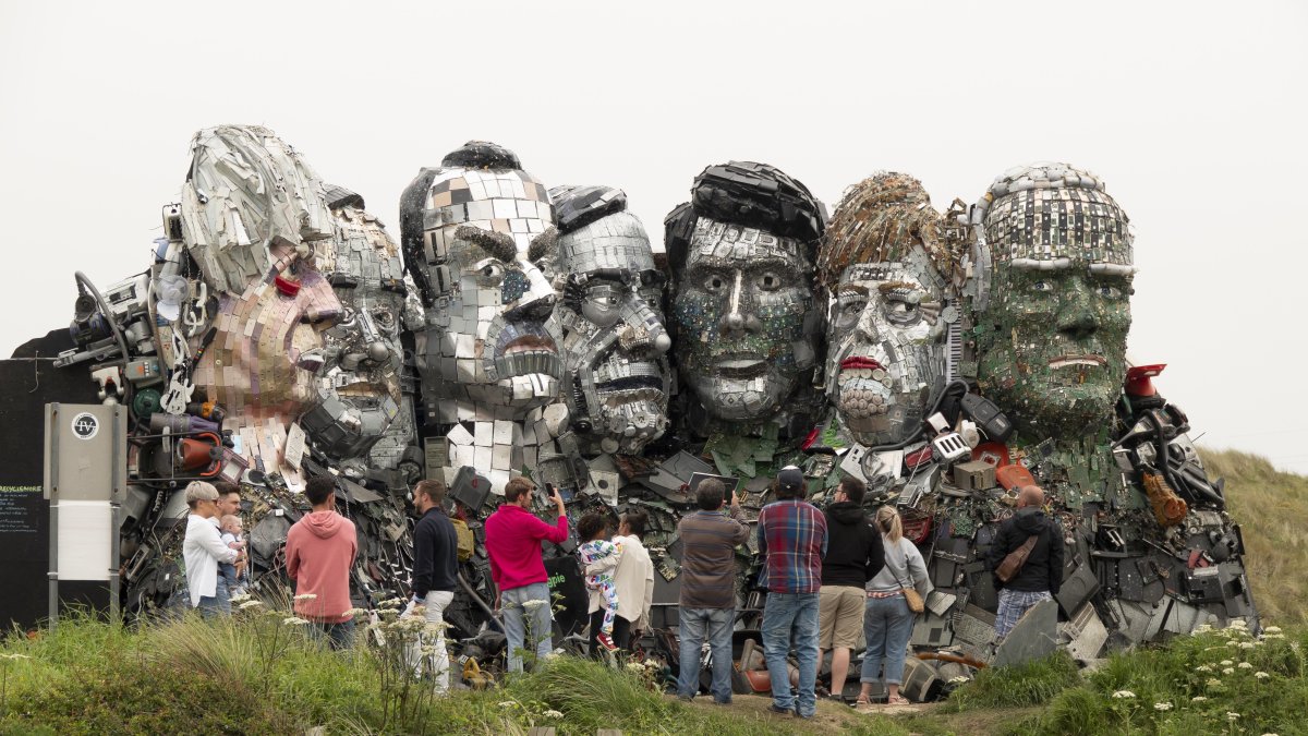 El artista Joe Rush ha creado esculturas de los líderes del G7 inspiradas en Mount Rushmore.