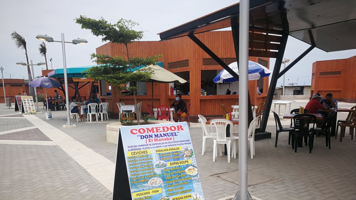 Playas. Los espacios gastronómicos están ubicados en el malecón.