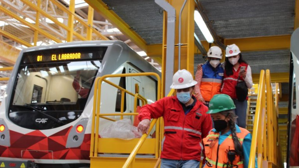 Tecnicos de varias instituciones participan de un taller sobre emergencias en líneas subterraneas.