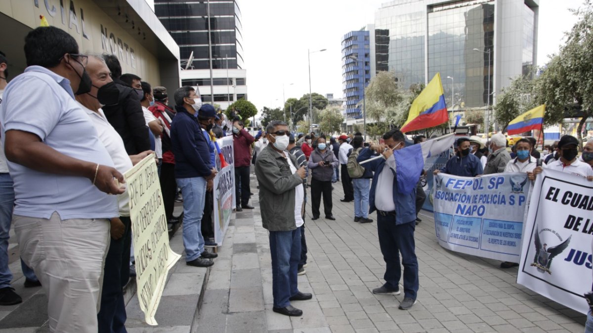 Plantón. La semana pasada pensionistas del Isspol protestaron en Quito.