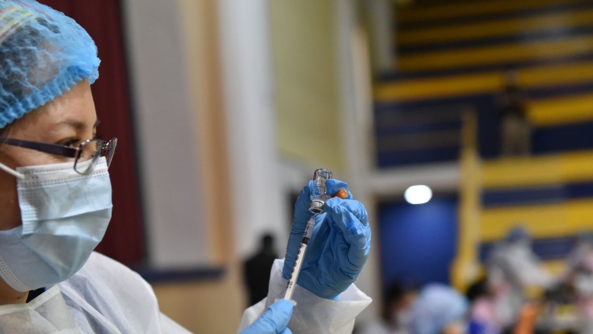 En la Universidad Politécnica Salesiana se realizó la vacunación con las dosis que llegaron el día sábado.