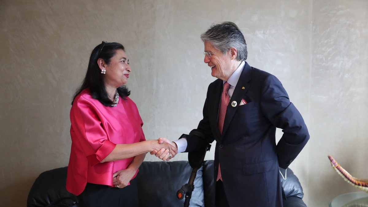 Guillermo Lasso se reunió con Anita Bathia para tratar temas que mejoren la calidad de vida de las niñas y mujeres del país.