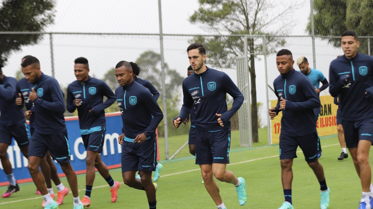 La selección ecuatoriana entrenó ayer previo a su viaje hacia Brasil.