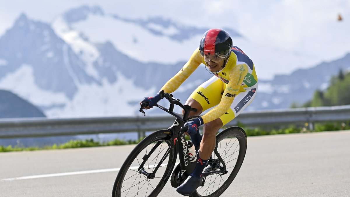 Richard Carapaz, líder de la clasificación general, fue cuarto en la contrarreloj.