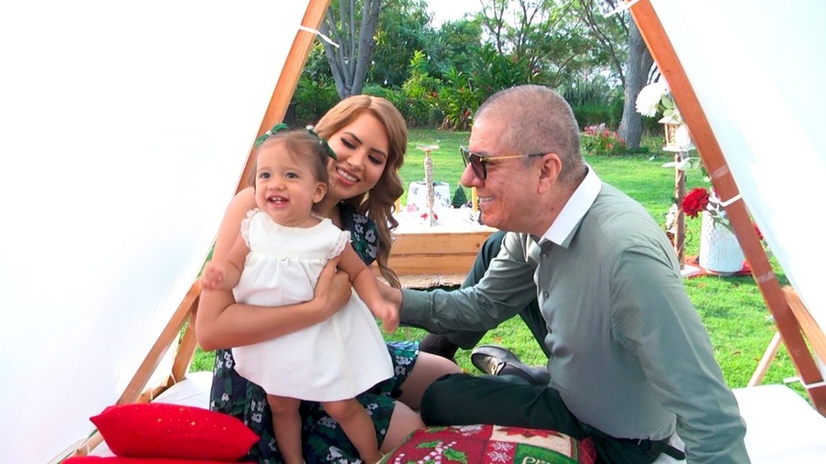 Con su esposa Rosibel y su hija Vitoria.