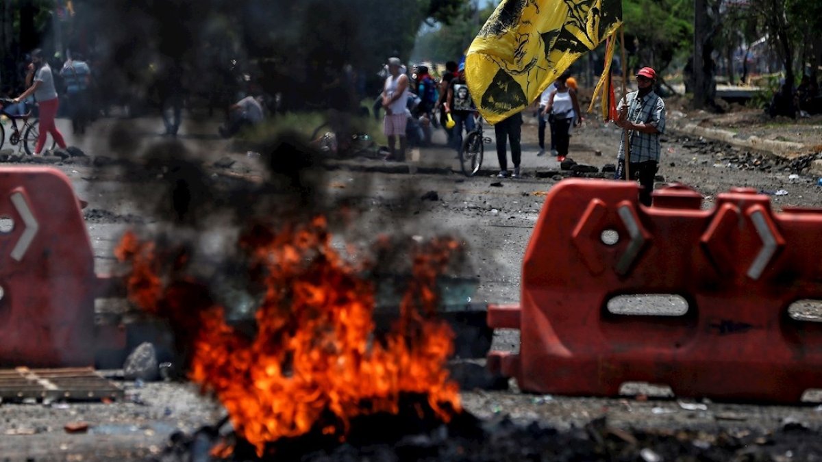 Protestas en Colombia. El país sudamericano sufrió una caída en su calificación de riesgo ante la imposibilidad de una reforma tributaria.