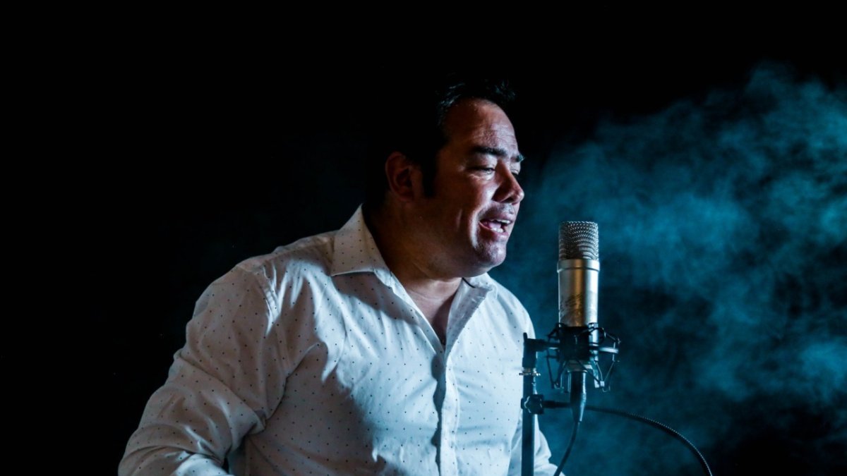 Eduardo es auditor y estudia derecho.