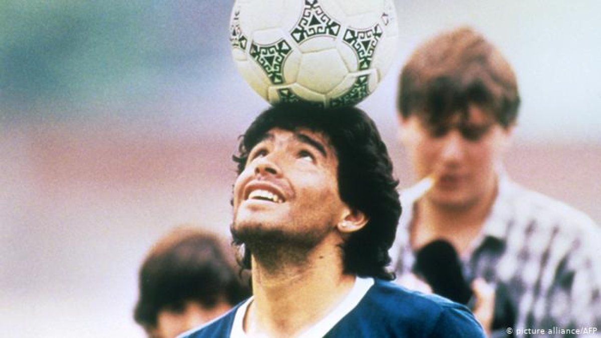 En el partido Argentina-Chile darán homenaje a Diego Maradona.