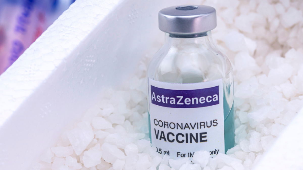 Todas las vacunas aprobadas por la EMA, incluida la de AstraZeneca, mantienen una relación positiva de beneficio-riesgo, especialmente en los ancianos y vulnerables.