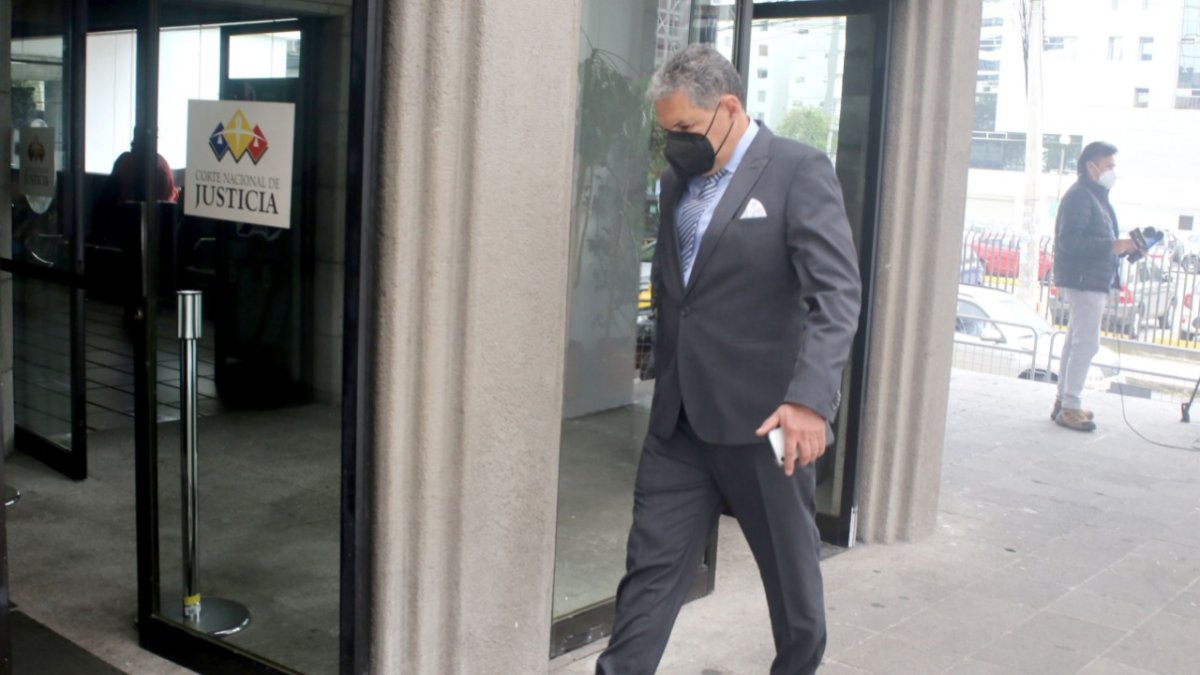 Defensa. Marcelo Ron defiende al contralor Pablo Celi. El abogado acudió ayer a la Corte Nacional de Justicia.