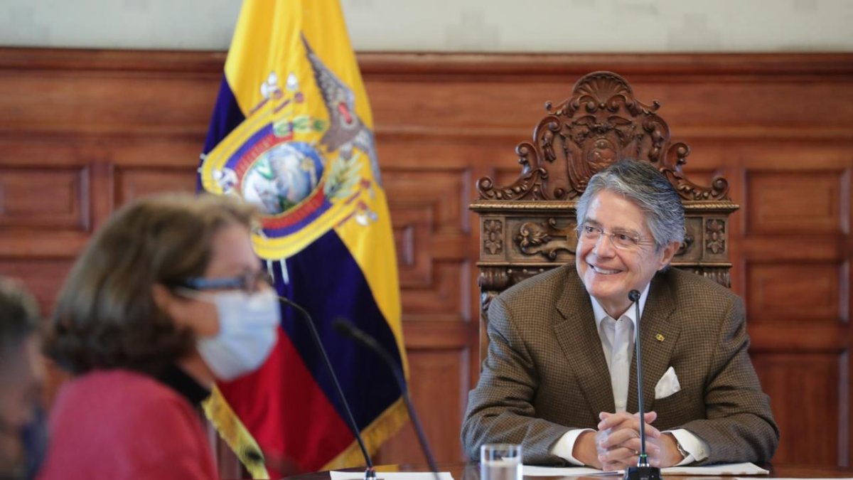 El presidente anunció la firma del decreto ejecutivo que deroga ese privilegio a hijos de expresidentes y exvicepresidentes.