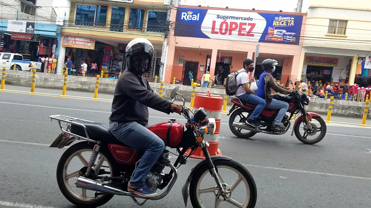 Motos. En Milagro, estas funcionan como taxis de forma permanente.
