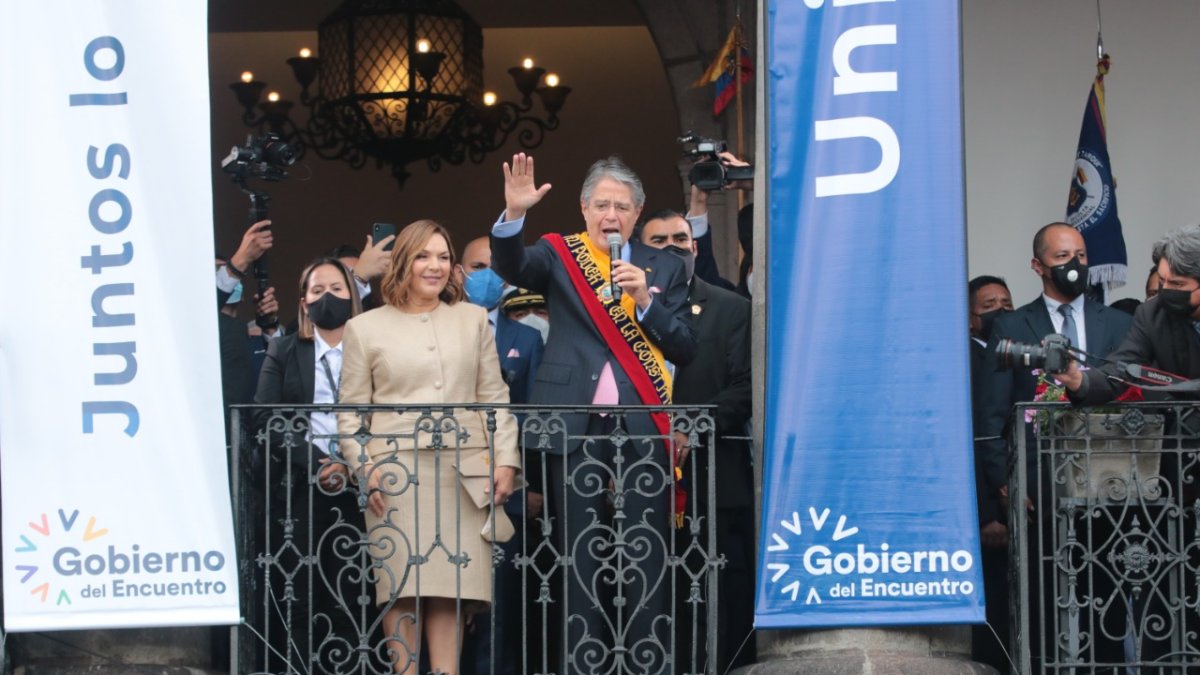 El presidente viajará junto a la primera dama María de Lourdes Alcívar y tres miembros de su seguridad.