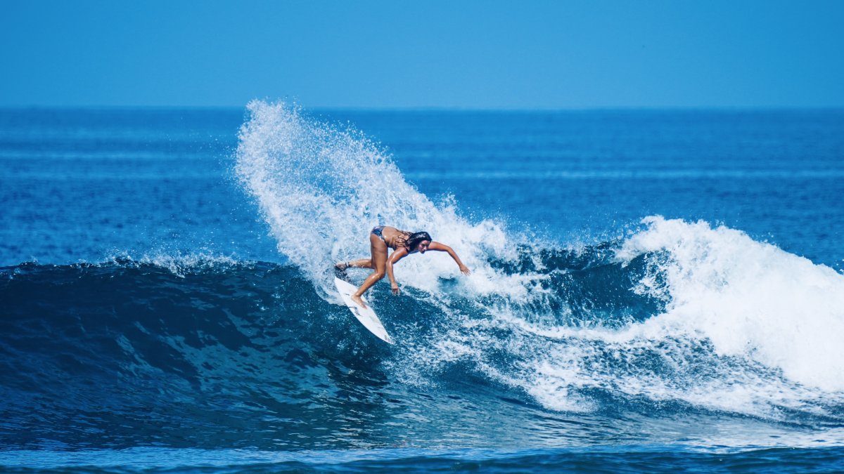 Dominic Barona es surfista profesional.